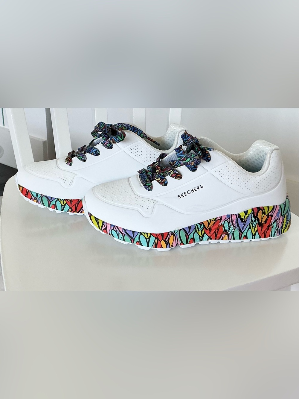 Skechers Brand NEW White Platform Sneakers with Colorful Heart Pattern - Picture 2 of 6